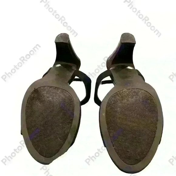 Women’s Hees - Picture 5 of 6